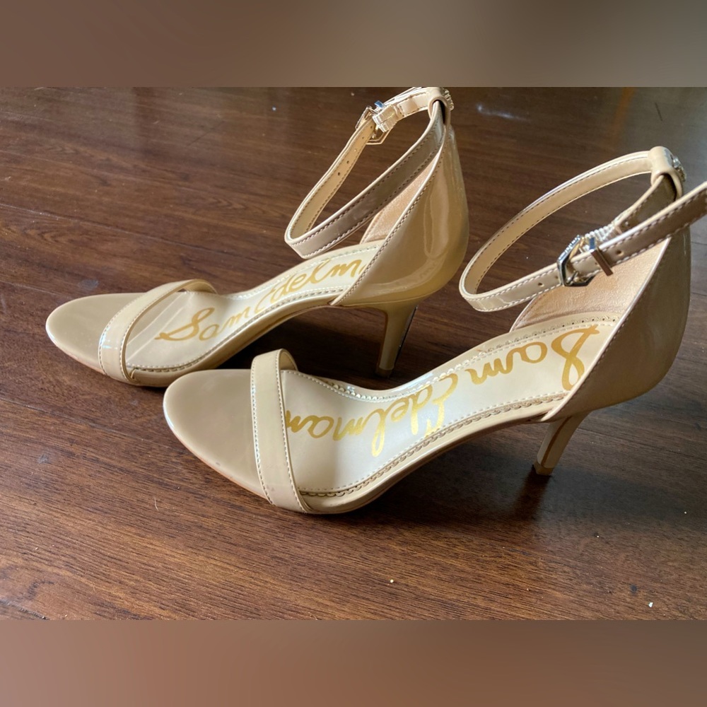 Women’s heels, size 7